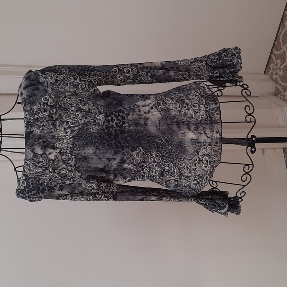 Karen Kane ruffled blouse - medium - Picture 5 of 6